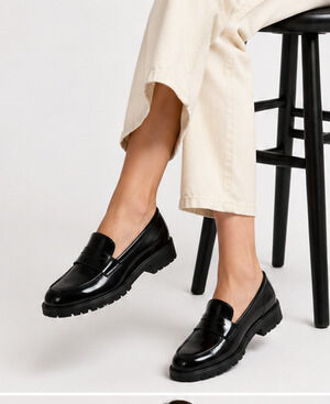 Nine West Womens 9M Black Patent Penny Loafers Lug Sole Slip On Shoes